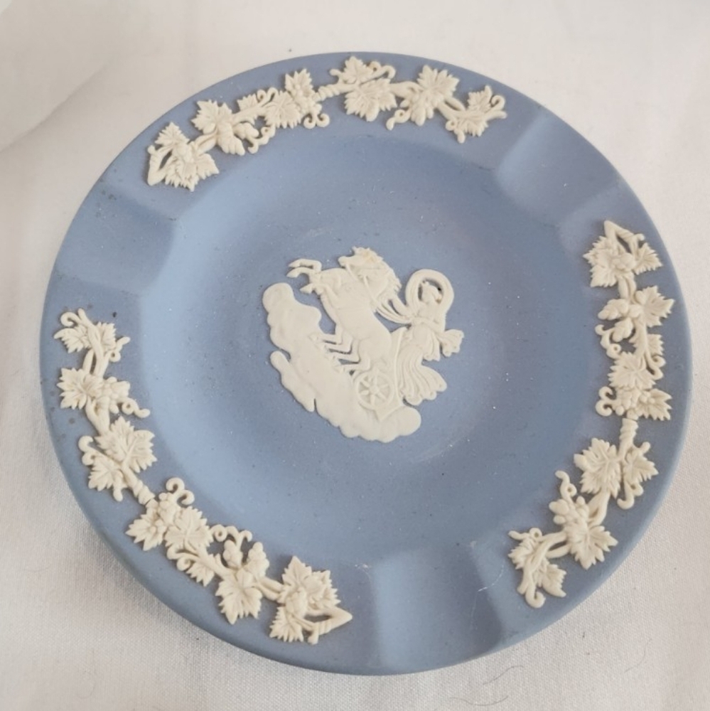 Vintage Wedgwood Blue Jasperware Ashtray - Picture 1 of 2